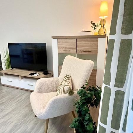 The Elite Suite Downtown 2- Bedroom Apt Ac & Garage Parking Bratislava Exterior photo