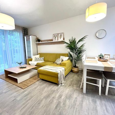 The Elite Suite Downtown 2- Bedroom Apt Ac & Garage Parking Bratislava Exterior photo