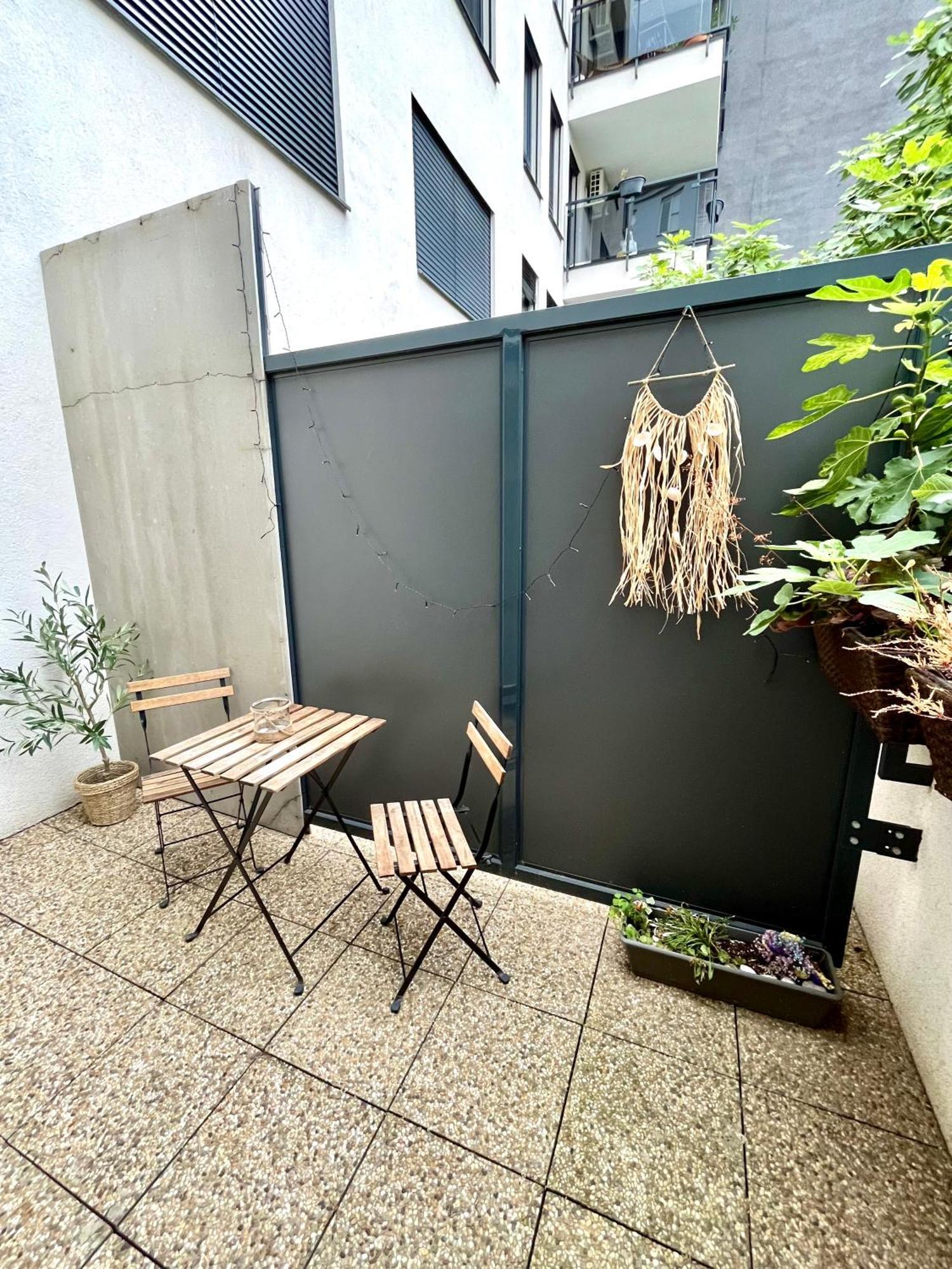 The Elite Suite Downtown 2- Bedroom Apt Ac & Garage Parking Bratislava Exterior photo